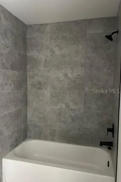 guest bath with tub/shower combo