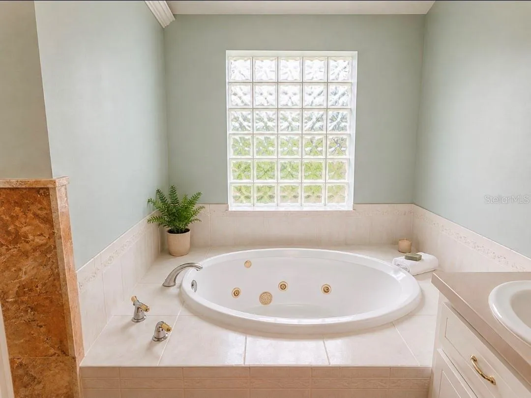 Jetted tub