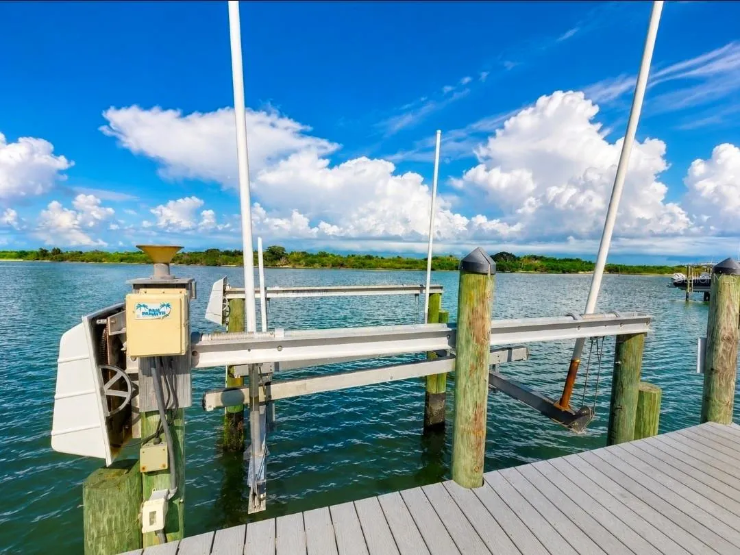 Boat lift