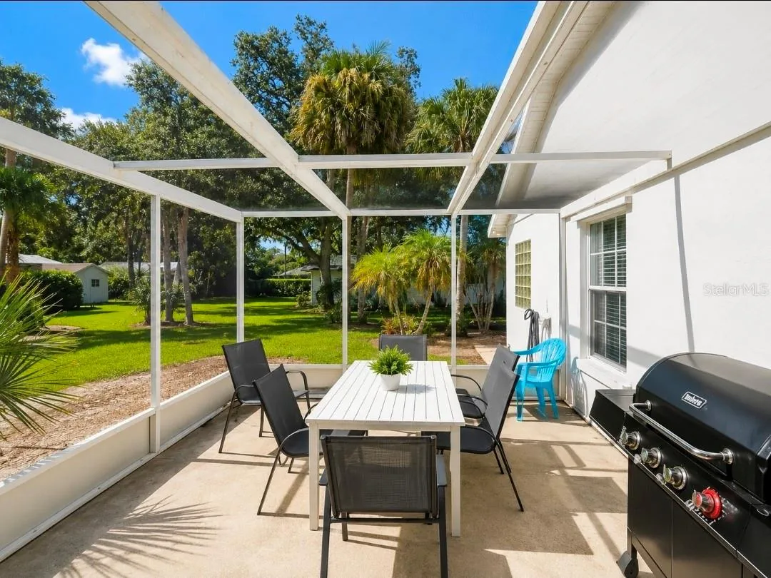 Screened in porch area