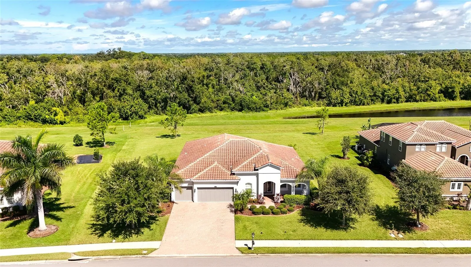 Feels like an acre lot. No Neighbors behind you!