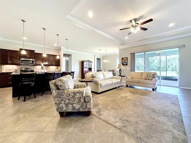 Lg Great Rm / Open Floor Plan