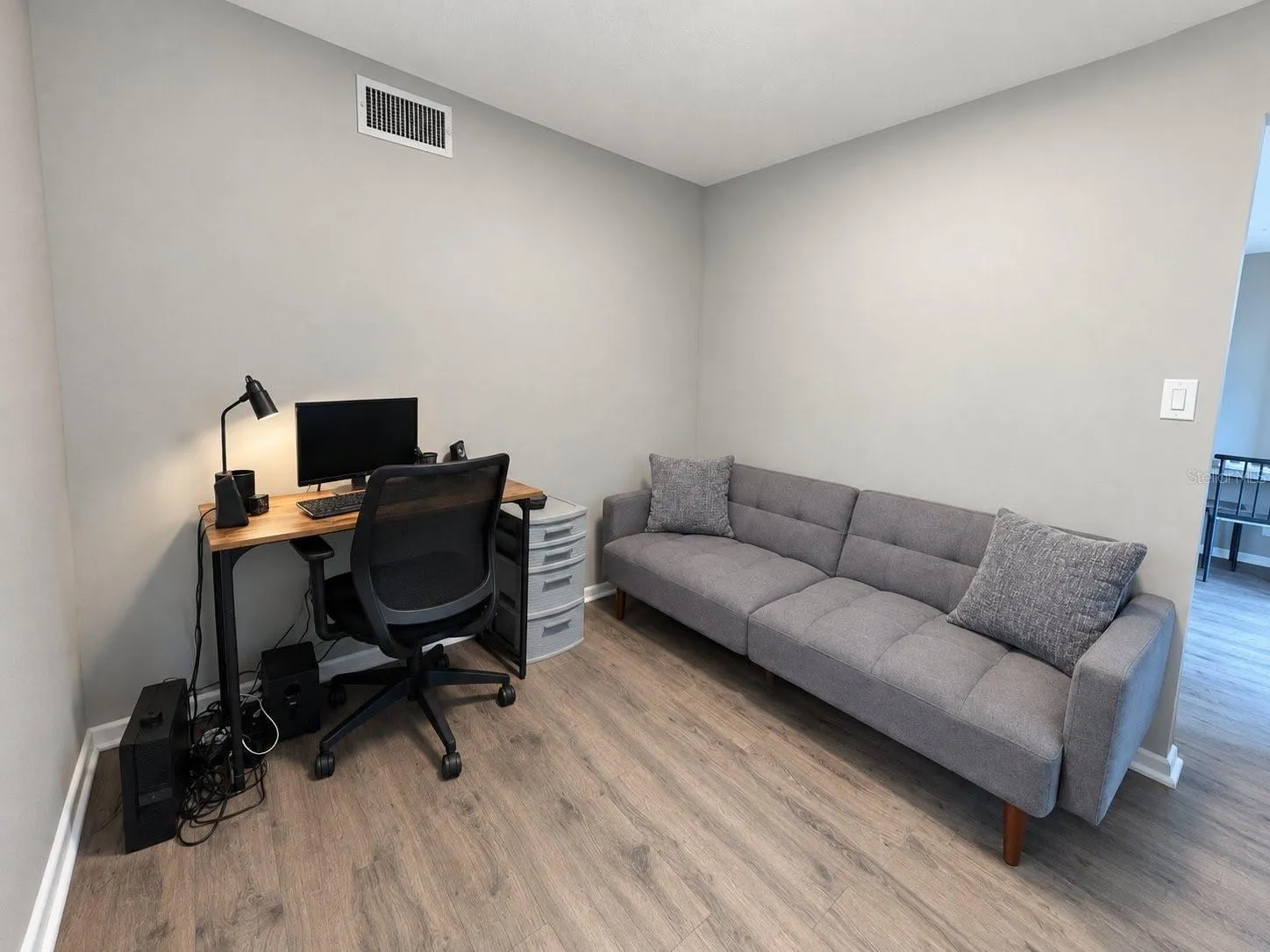 Bedroom 2 /office
