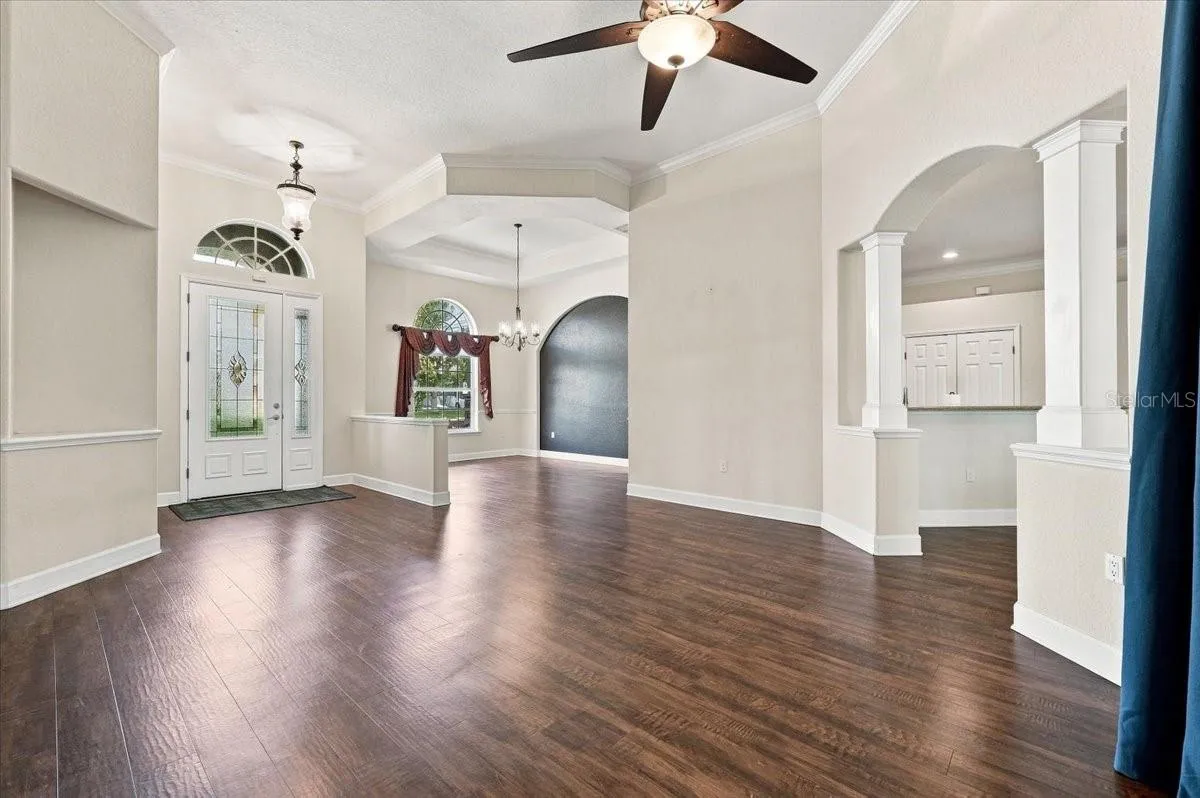 entryway, livingroom, dining room