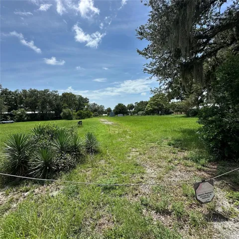 LOCATION LOCATION LOCATION 1970 Soul just under 2 acres