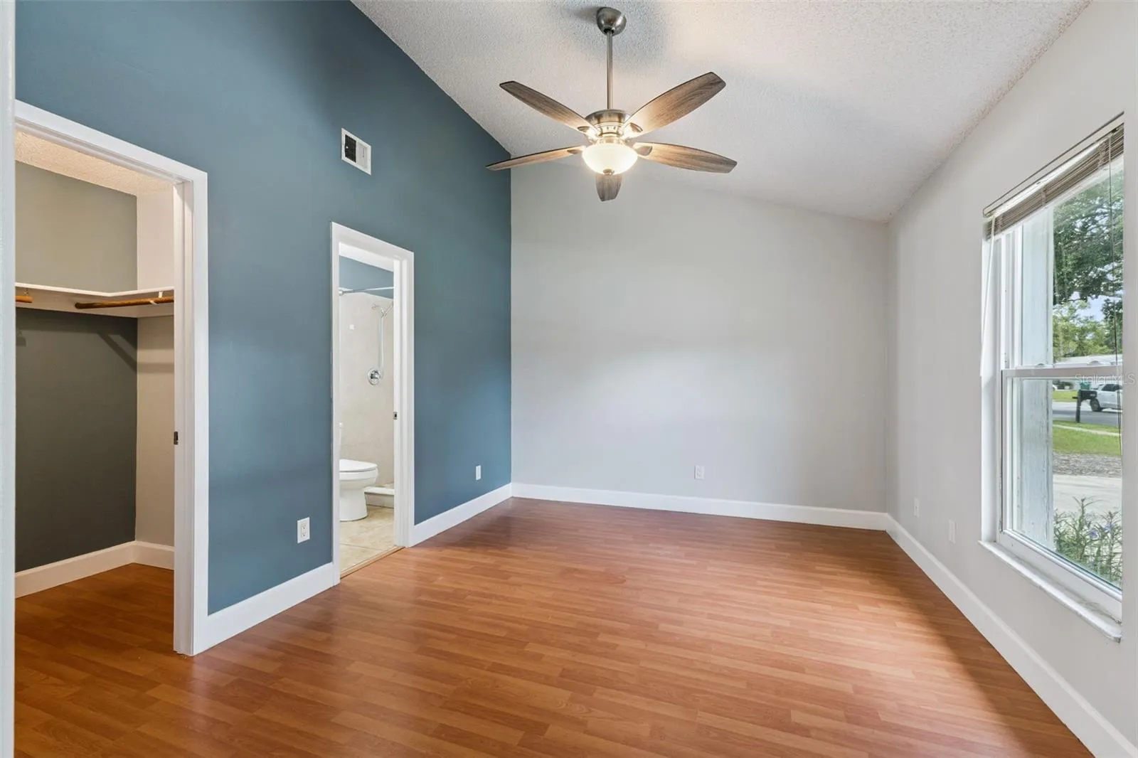 PRIMARY BEDROOM W/ENSUITE