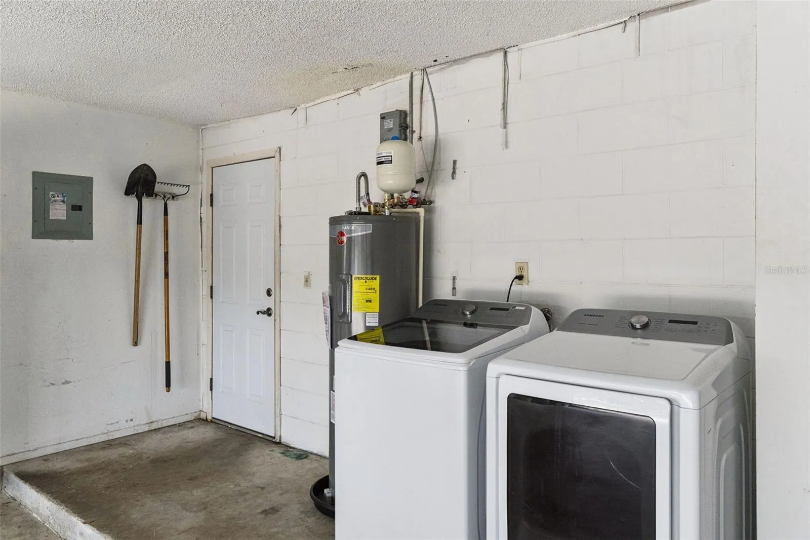 LAUNDRY IN GARAGE