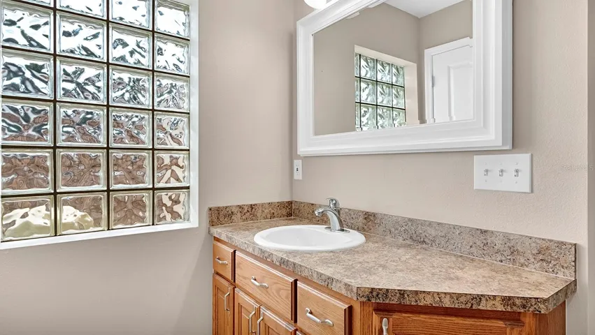 primary suite, vanity 2