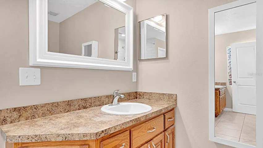 primary suite, vanity 1