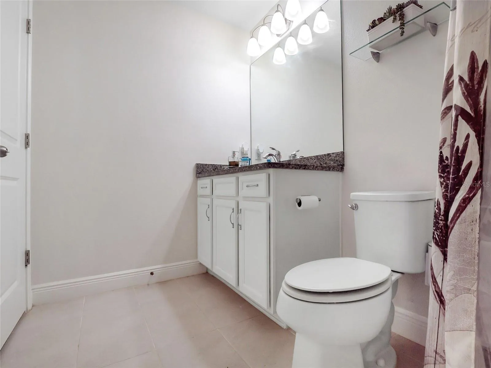 Upstairs Hallway Bathroom