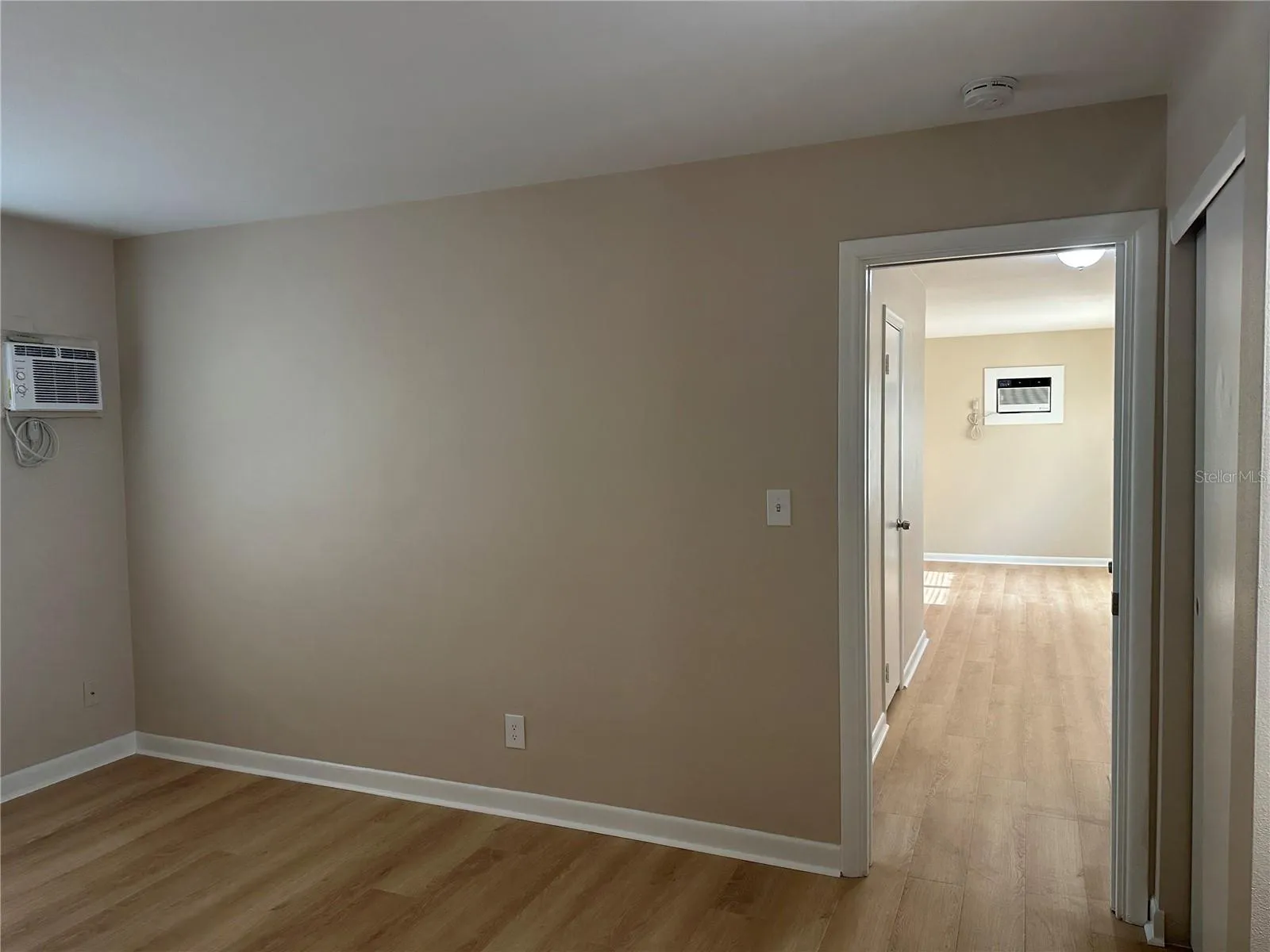 Large Bedroom w/ Vanity