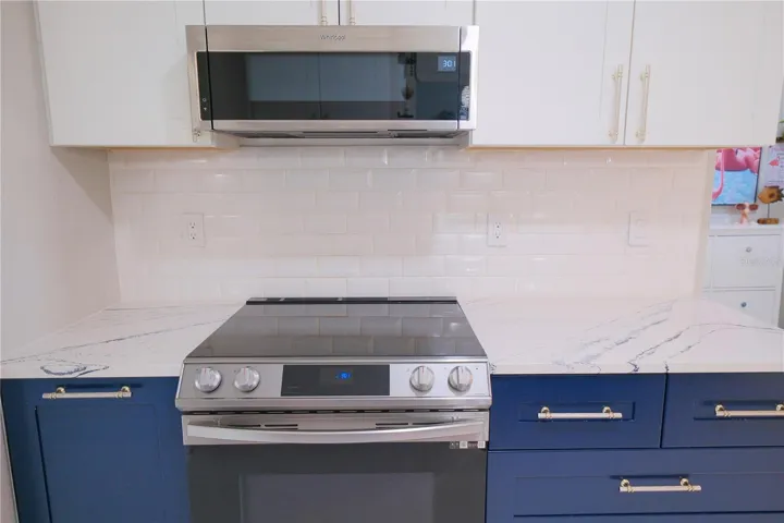 Kitchen Range and Microwave