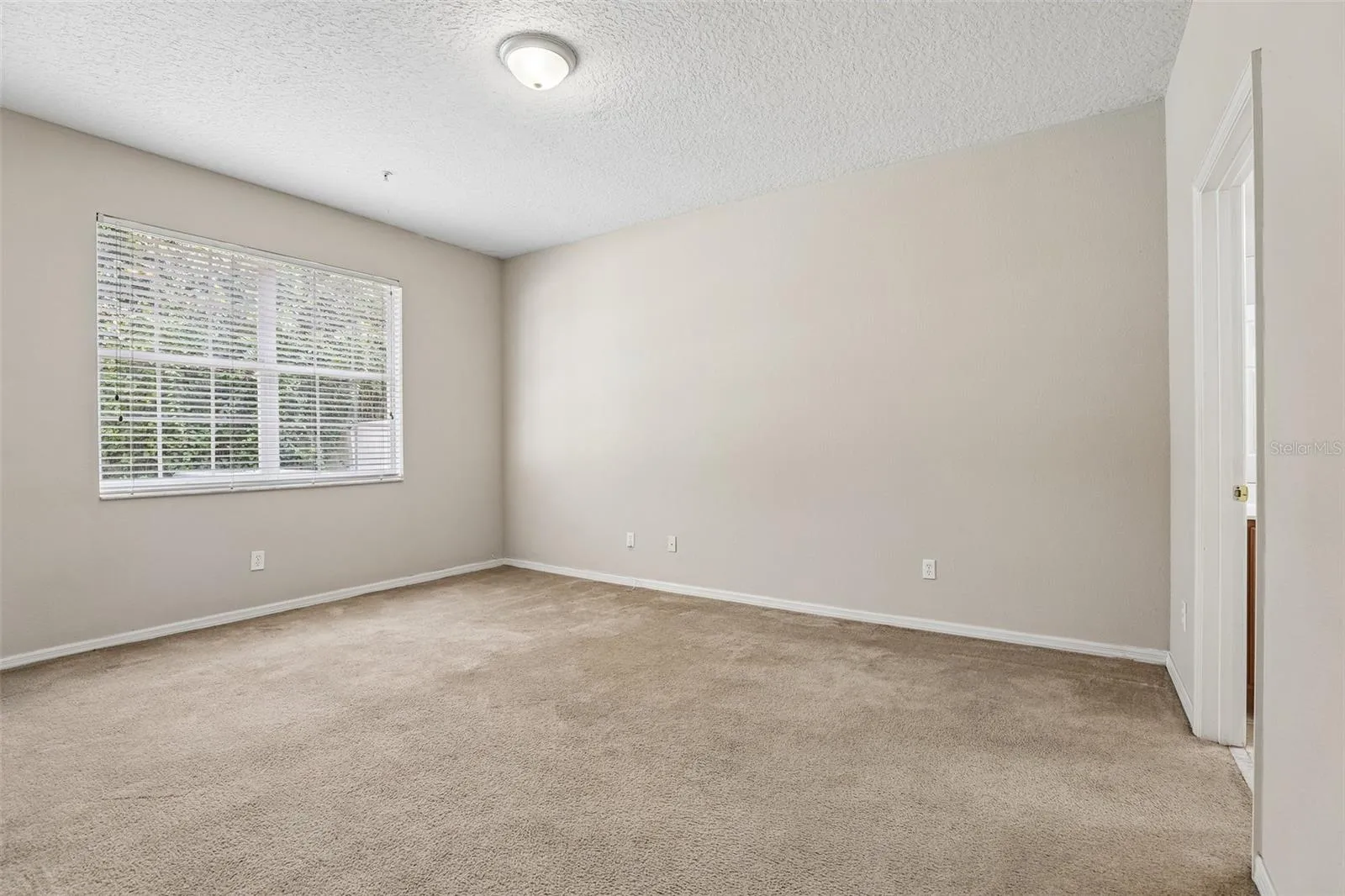 Main floor primary suite.