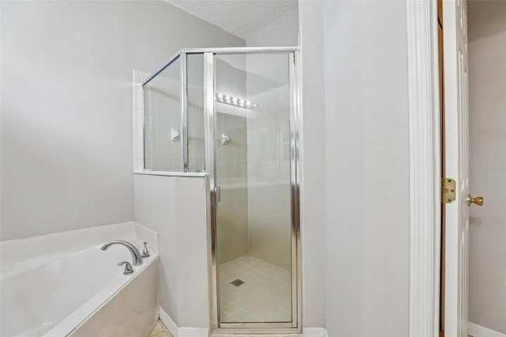 Primary en-suite bath.