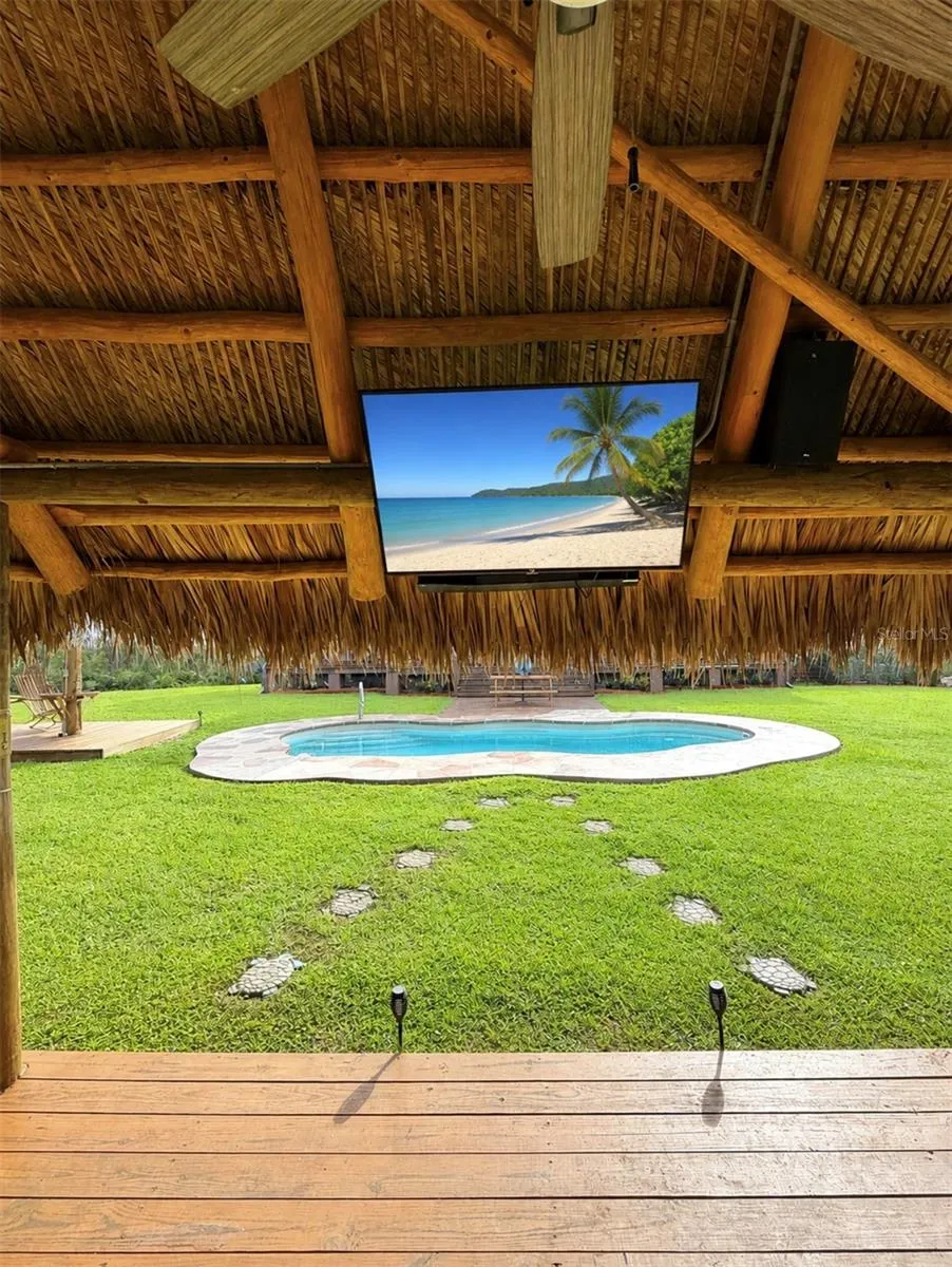 Tiki Hut 1