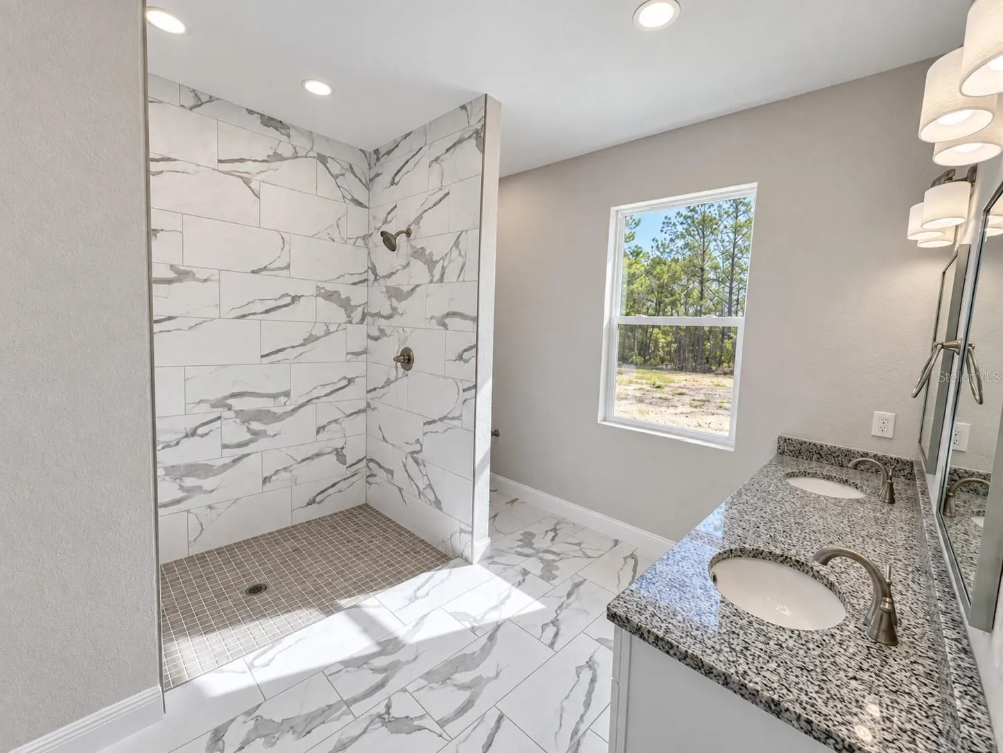 Owner Suite DBL vanity owner en suite with Pocket Door Model