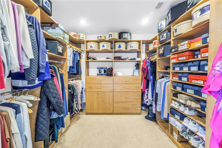 Walk-in Closet