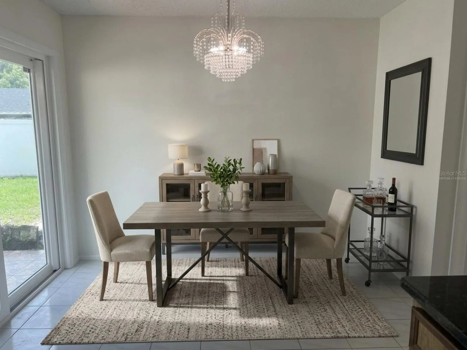 DINETTE VIRTUALLY STAGED