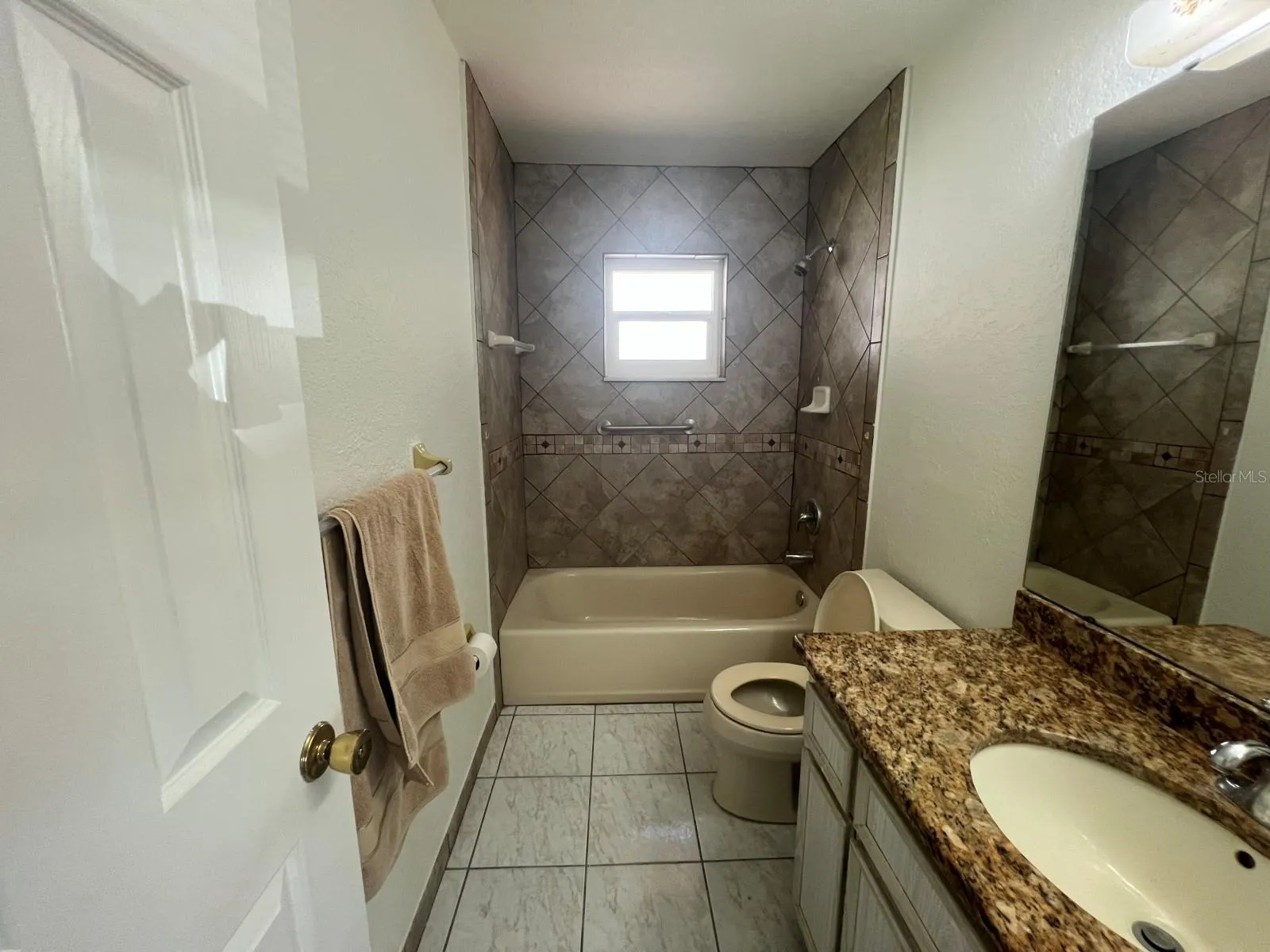 BATHROOM 2