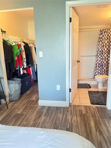 Walk-in Closet and Ensuit Bathroom