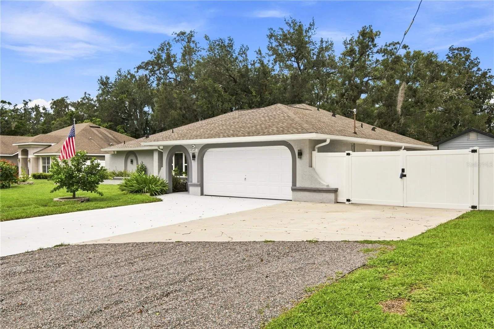 Extra wide driveway!