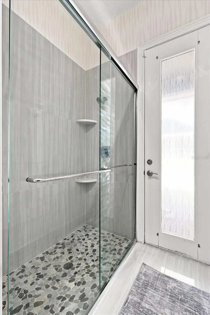 Full Pool Bath with Shower