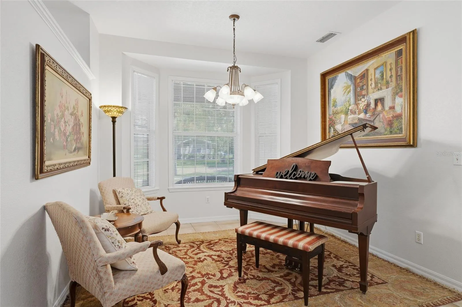 Dining room/flex space