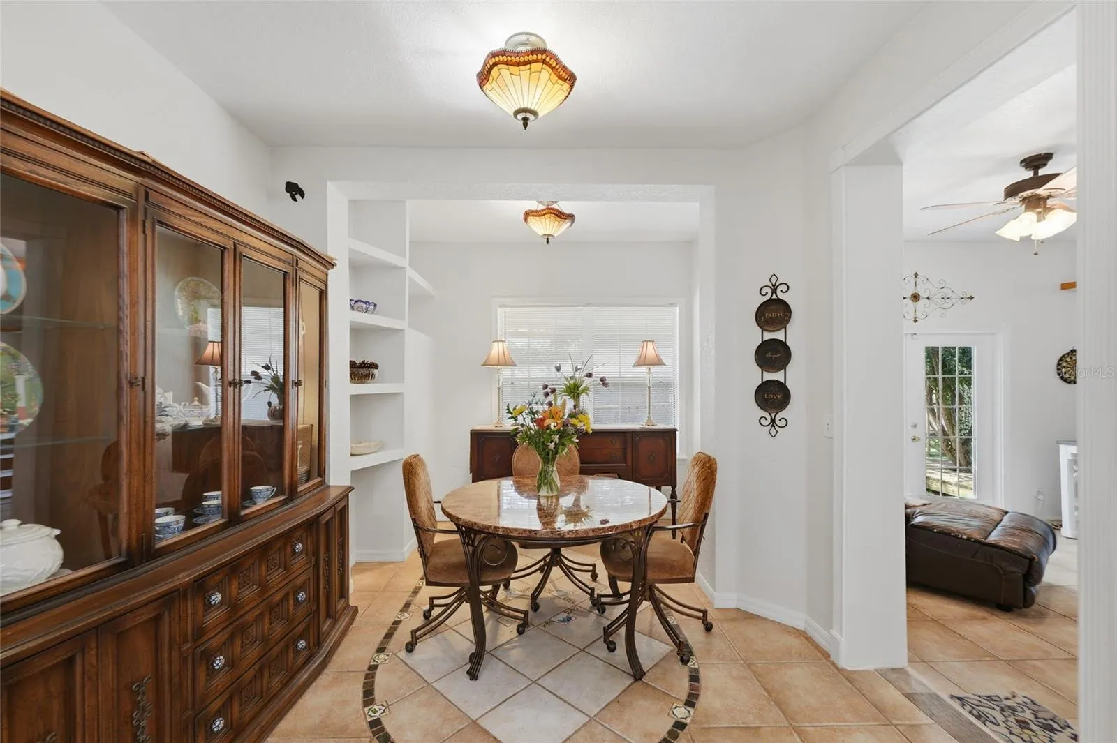Eat-in Kitchen