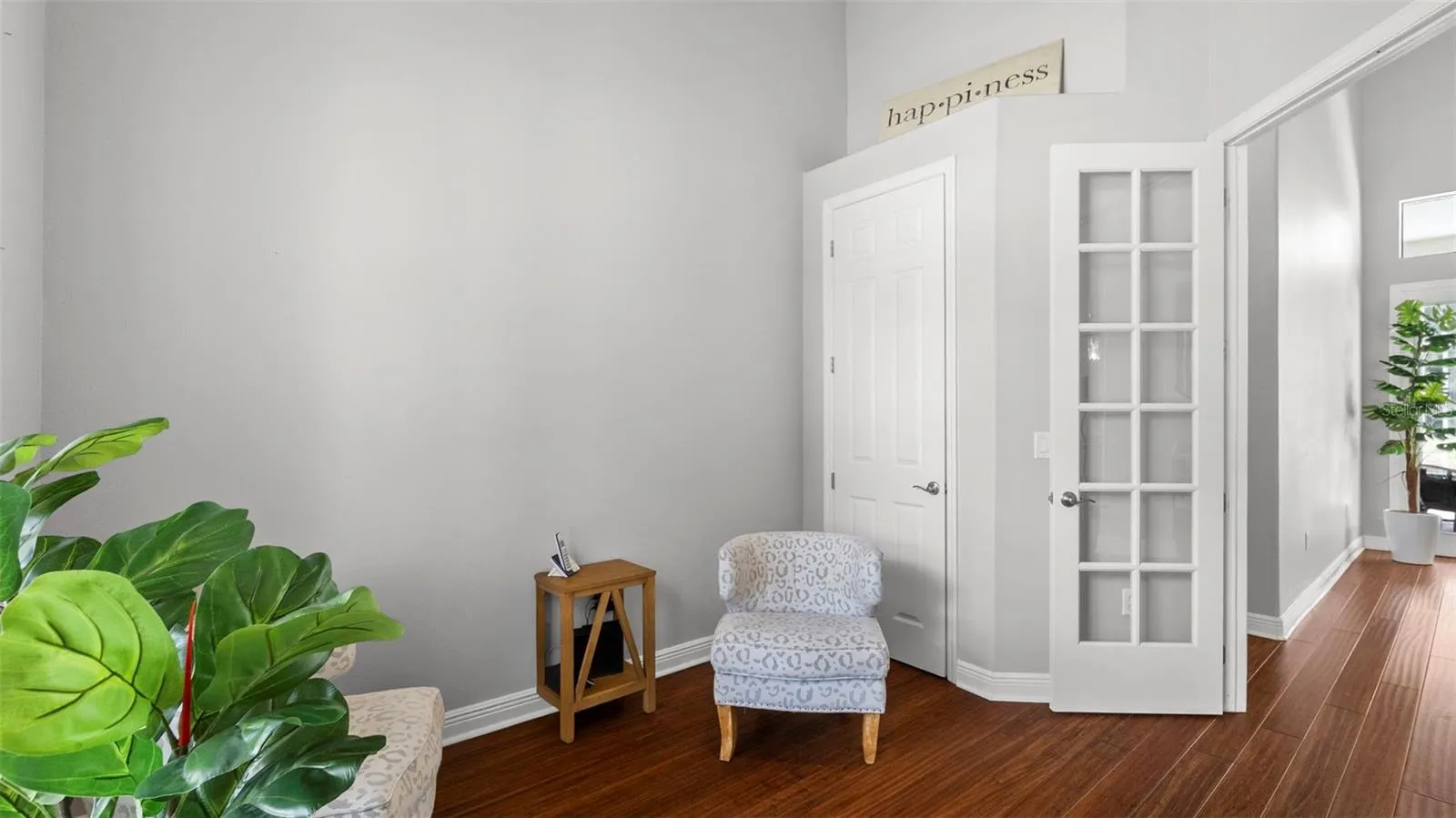 Bedroom-Main Floor