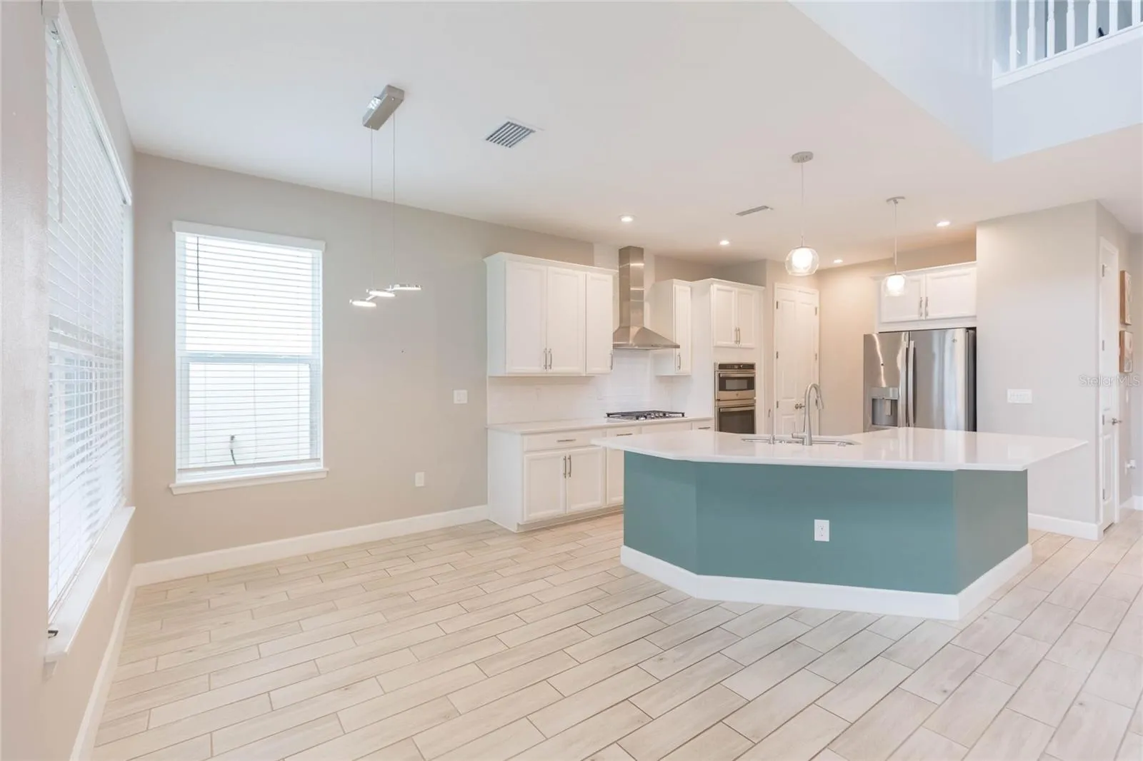 Kitchen &amp; Kitchen Table