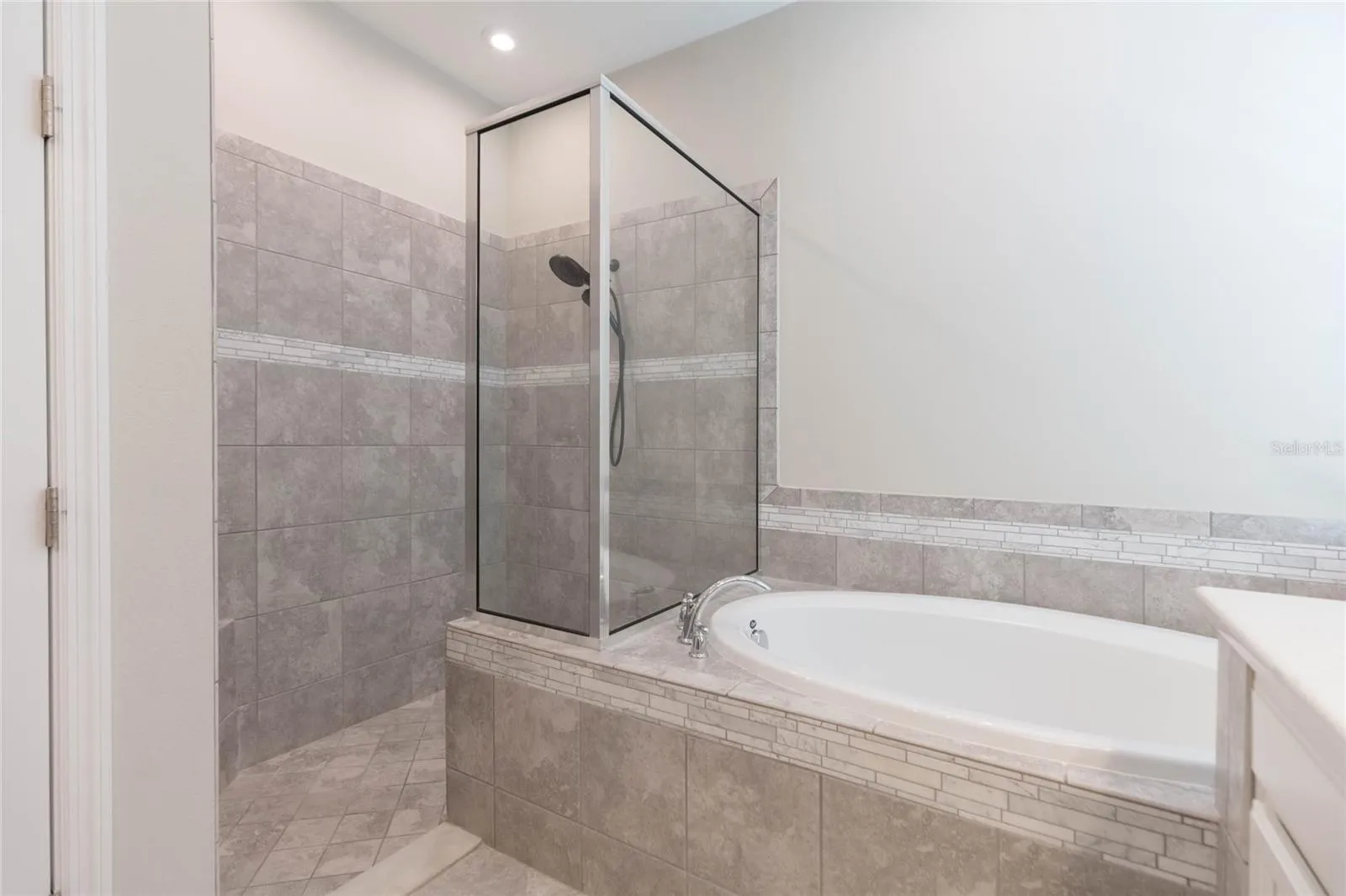 Walk In Shower &amp; Tub