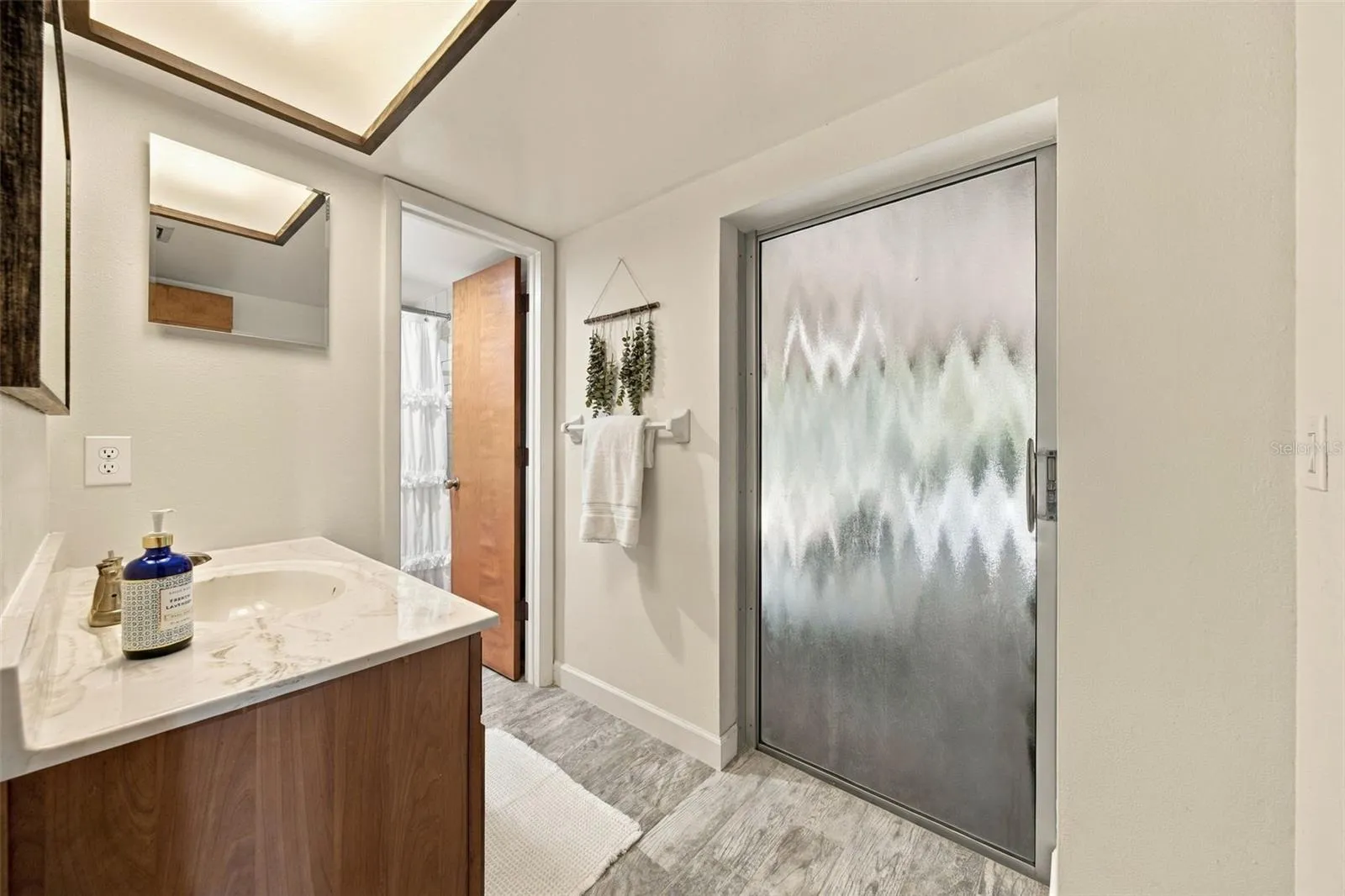 2nd Bath with entrance to screened Lanai