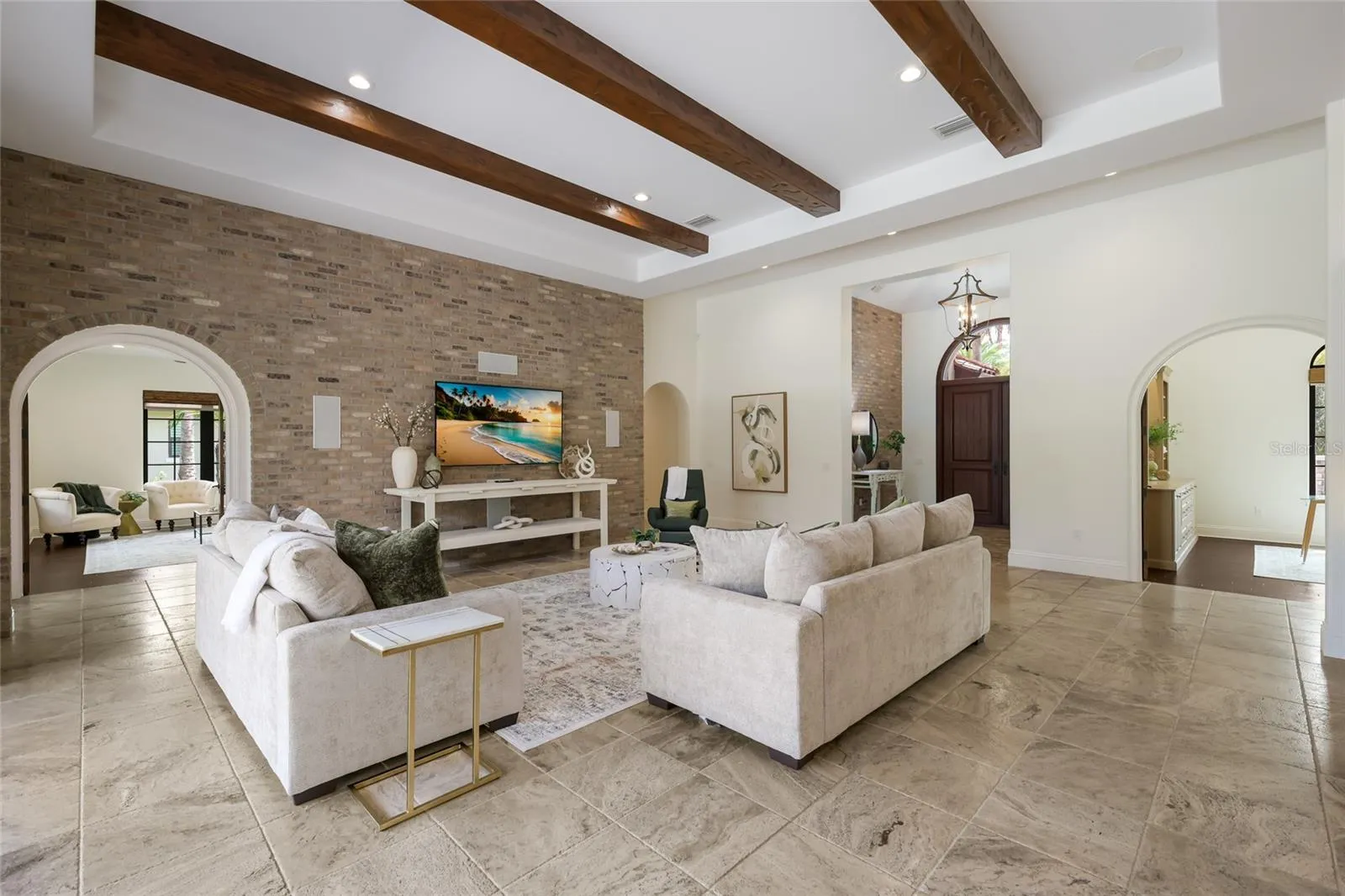 Entry to bonus room through archway on left.