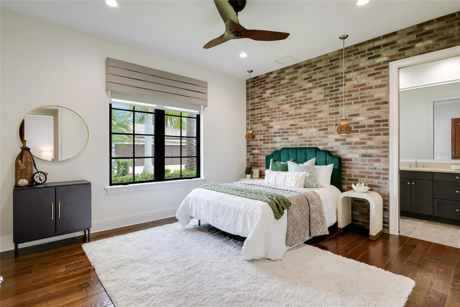 En suite guest room 2 in east wing