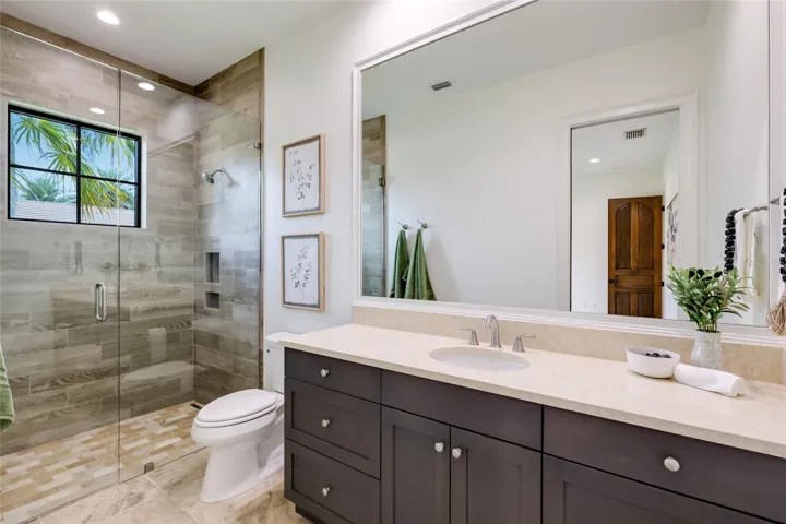 Guest room 2 en suite bath