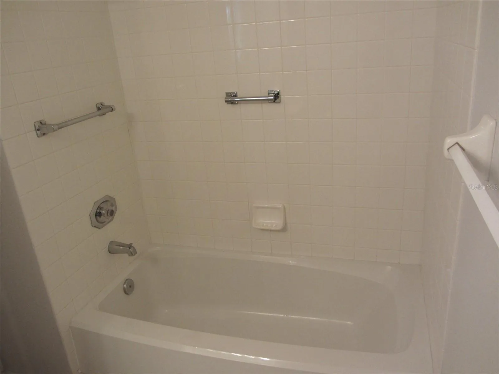 Tub/shower 2nd Bath