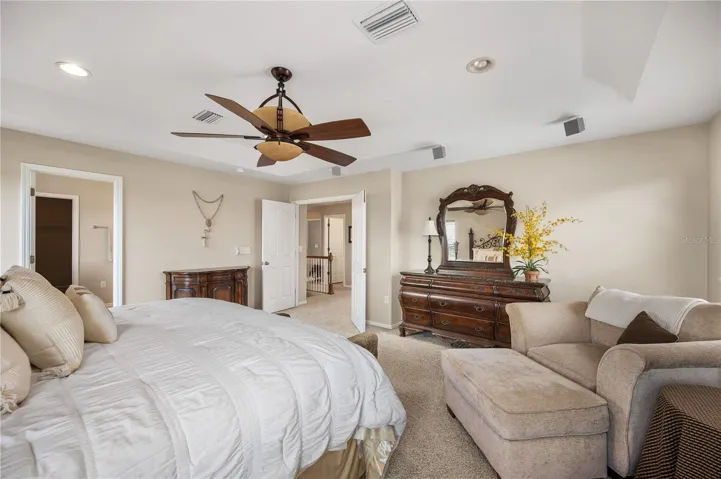 Primary suite features a en-suite primary bath