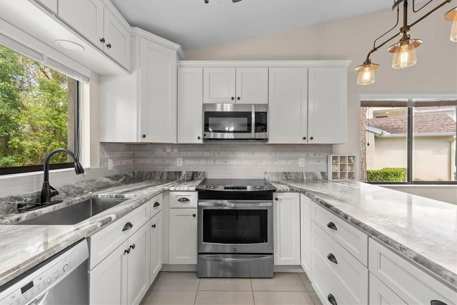 Cabinet & Counter Space