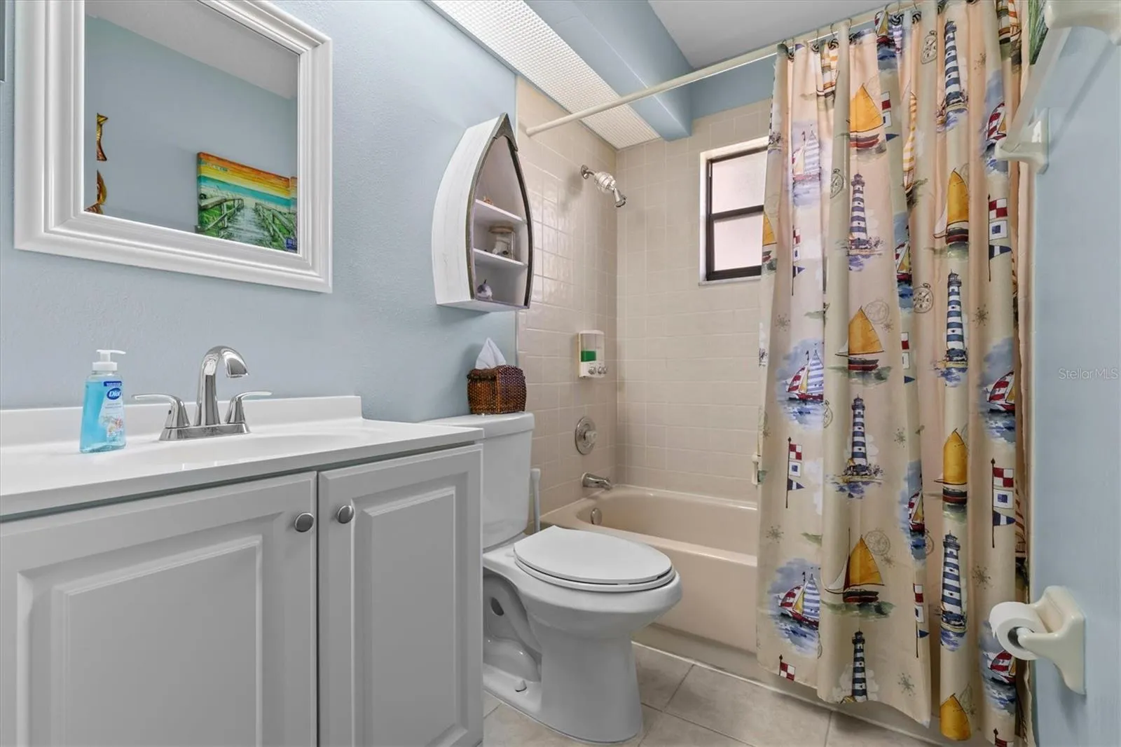 Tub/Shower Second Bathroom