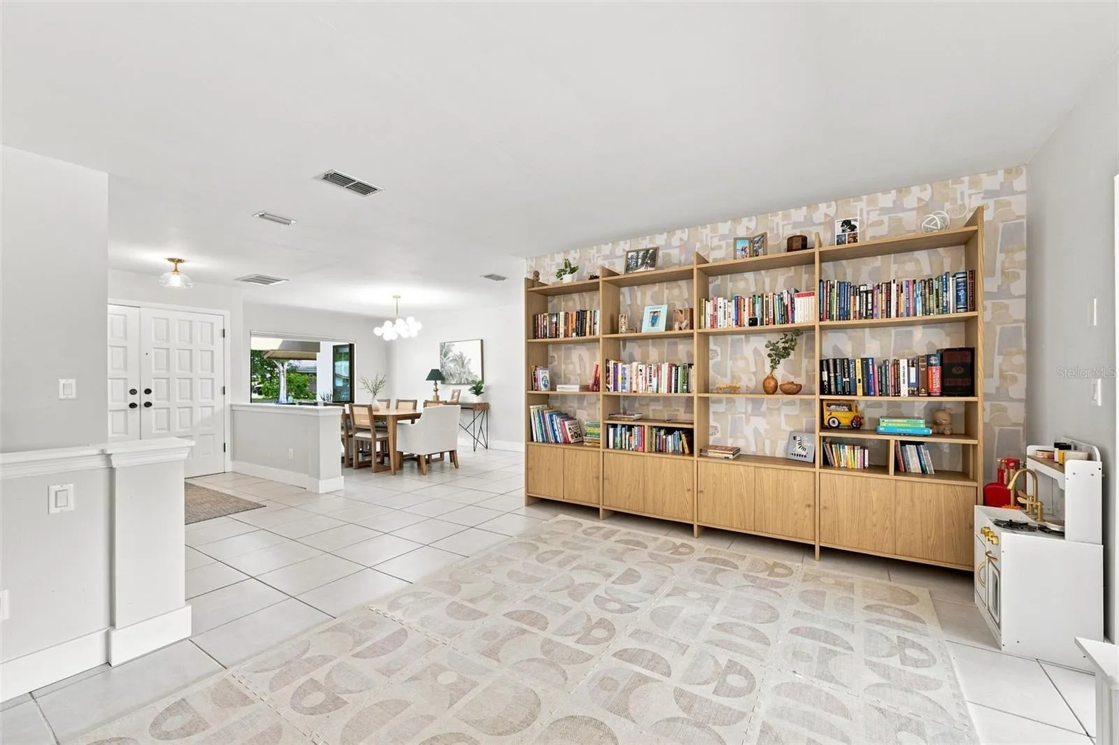 Built in Bookshelf and Storage