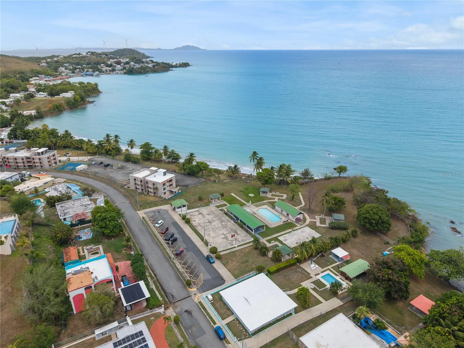 Amenities Area and direct access to beach