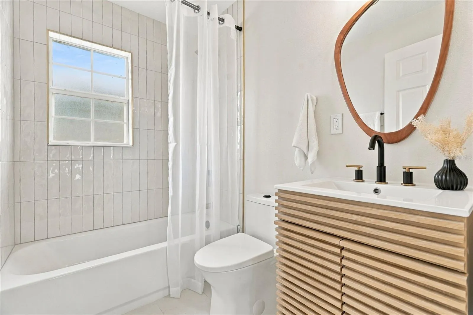 Main bathroom.