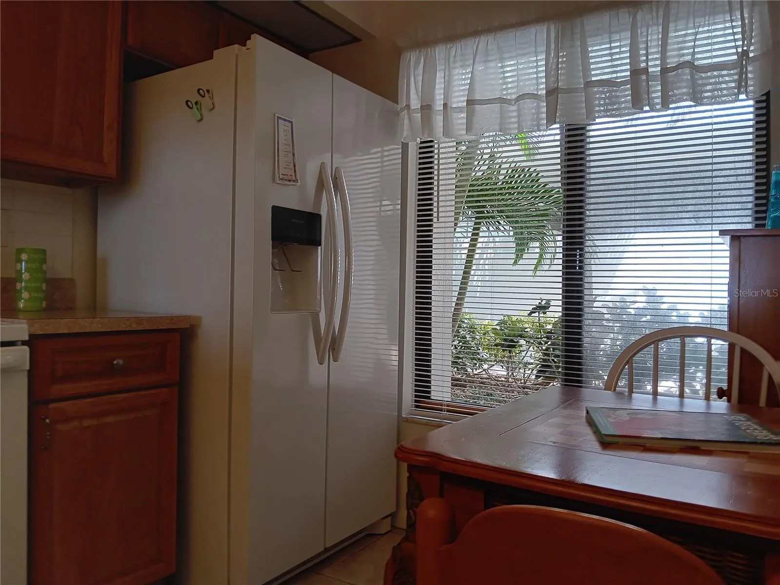 Casual dining area in kitchen.