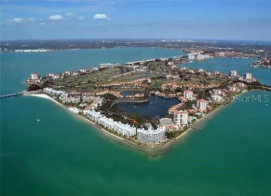 Isla del Sol Island featuring Bahia Point.