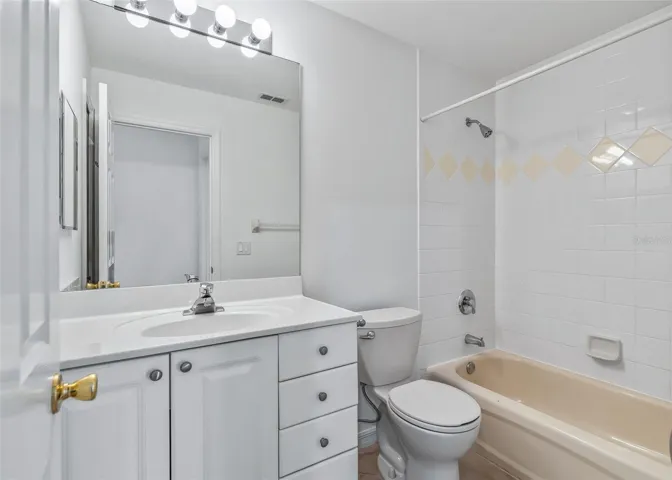 2nd full bath with tub