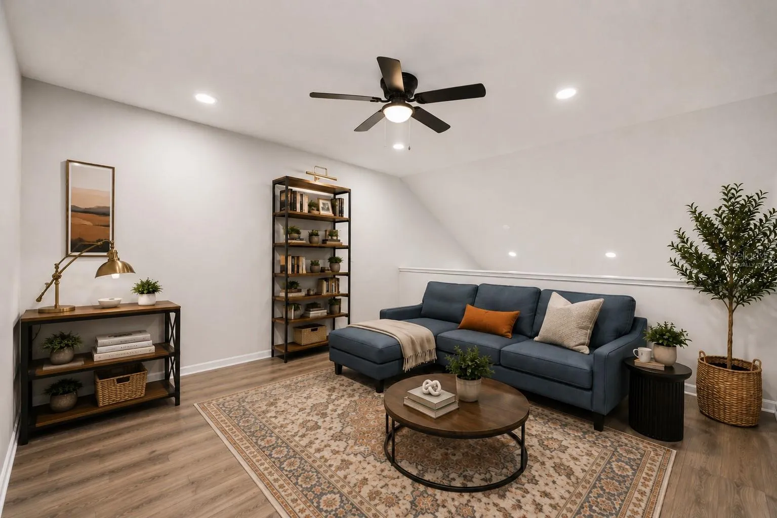 LOFT UPSTAIRSvirtually staged