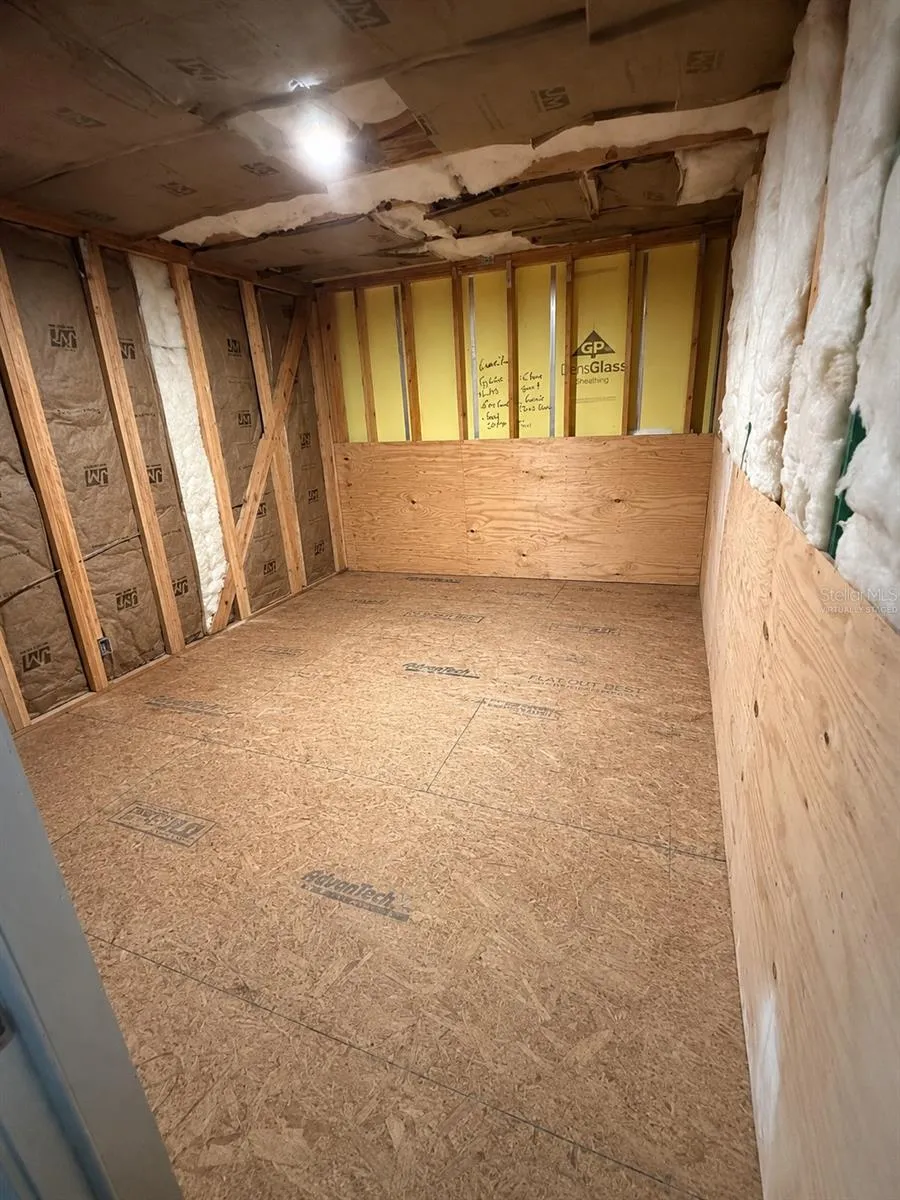 EXTRA FLEX ROOM/ STORAGE NO A/C. UNFINISHED BY THE BUILDERvirtually staged