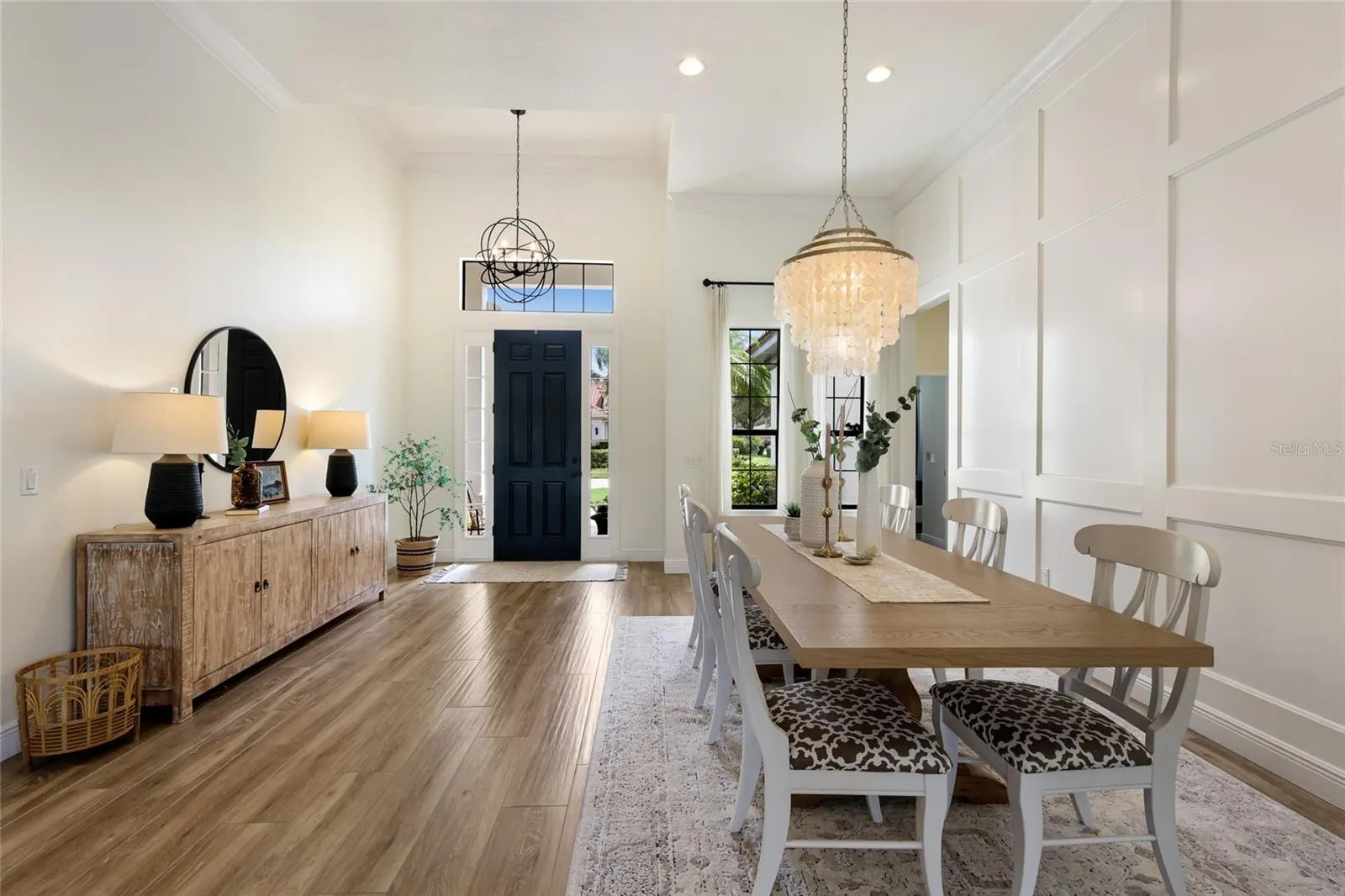 Custom wall detail in dining room