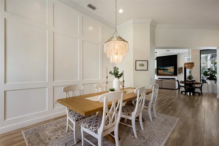 Custom wall detail in dining room