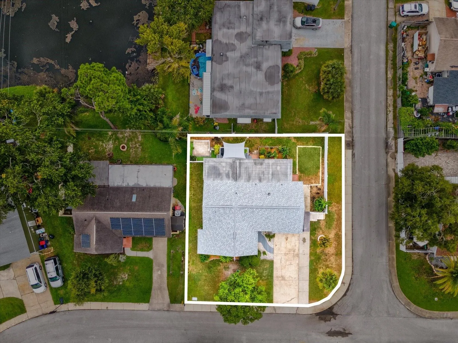 Nice corner lot